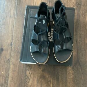 NWOT- Sorrel Cameron flatform lace color black size 7.5